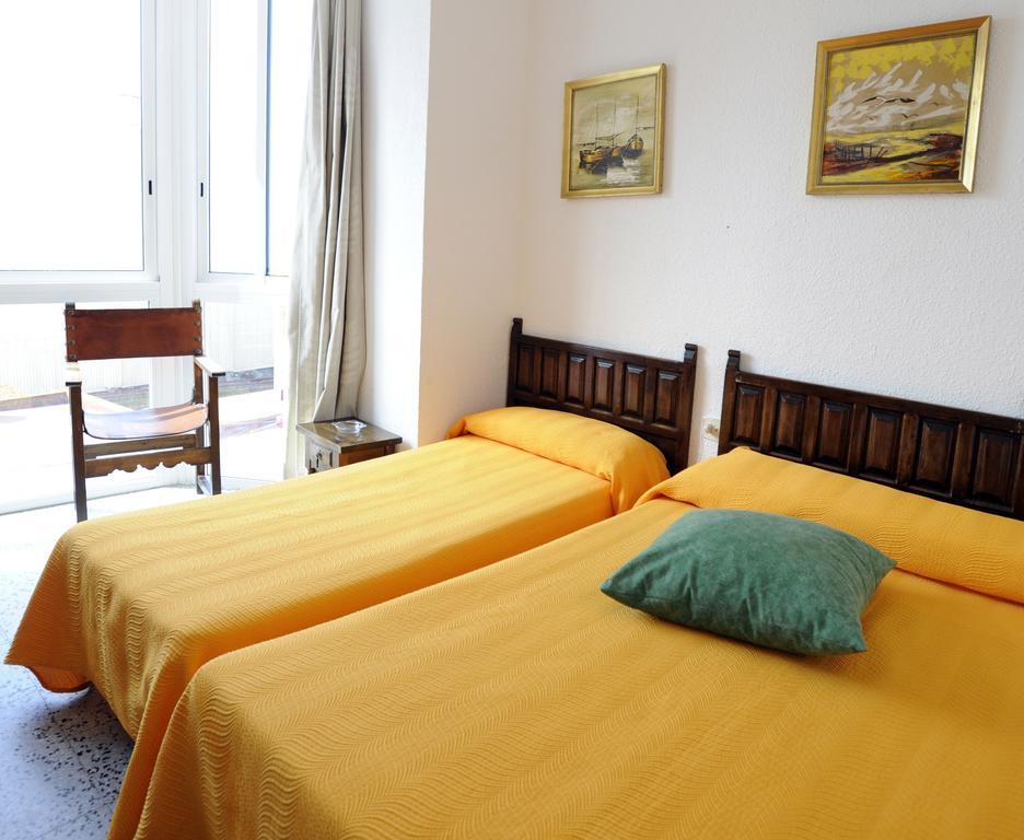 Hostal Can Marinés Sant Carlos de la Ràpita Habitación foto